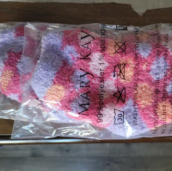 Mary Kay fuzzy socks - Picture 1 of 1